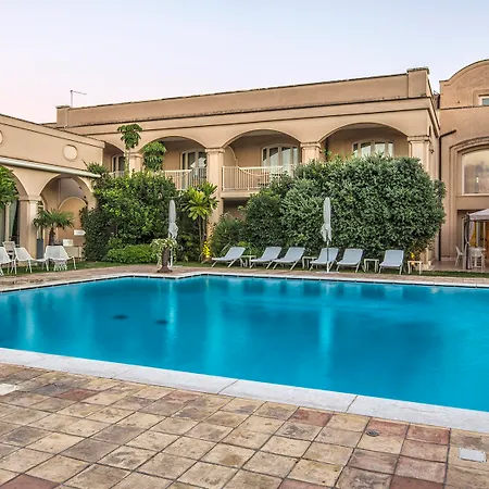 Palace Luxury Hotel