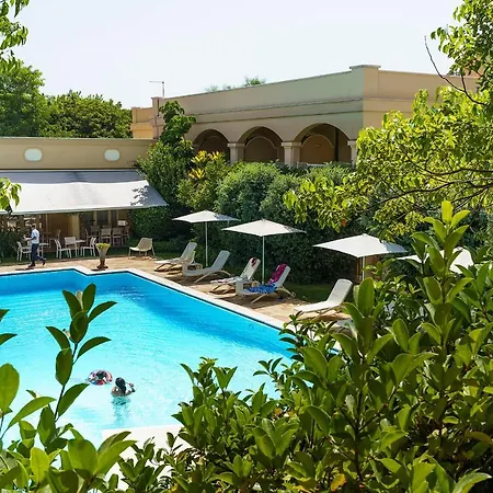 Palace Luxury Hotel 5*