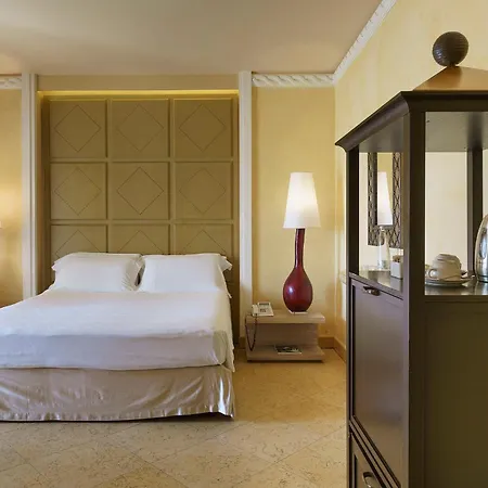 Palace Luxury Hotel 5*