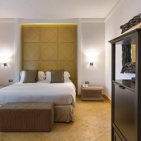Palace Luxury Hotel 5*