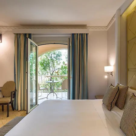 Palace Luxury Hotel