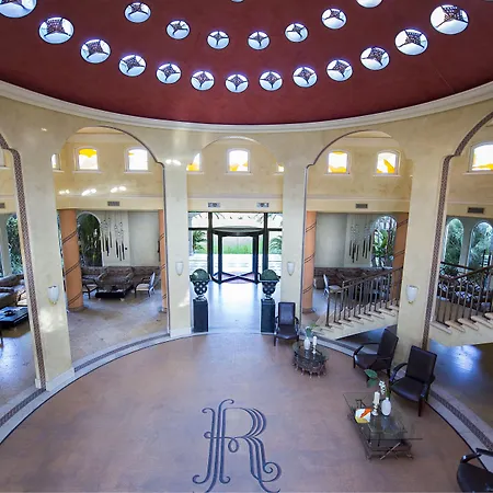 Palace Luxury מלון 5*