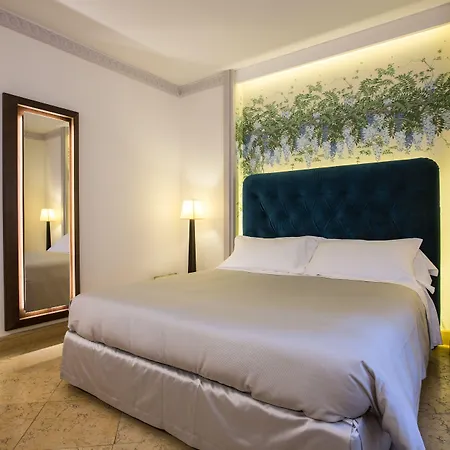 Palace Luxury Hotel 5*