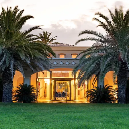 מלון Palace Luxury