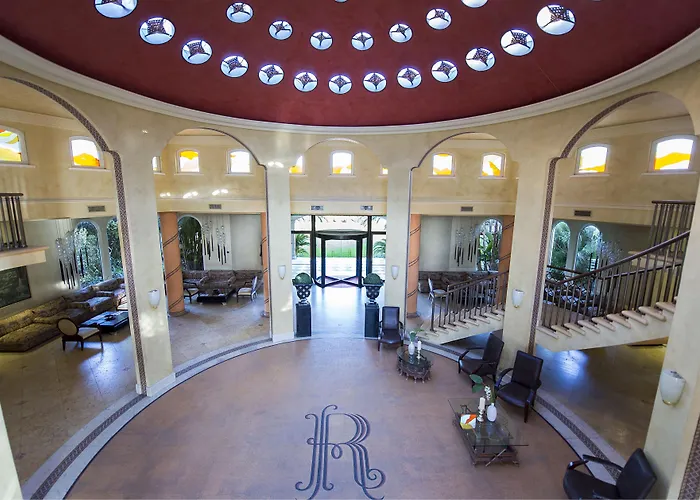 Palace Luxury Hotel 5*