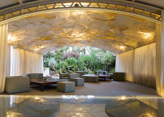 Palace Luxury Hotel 5*